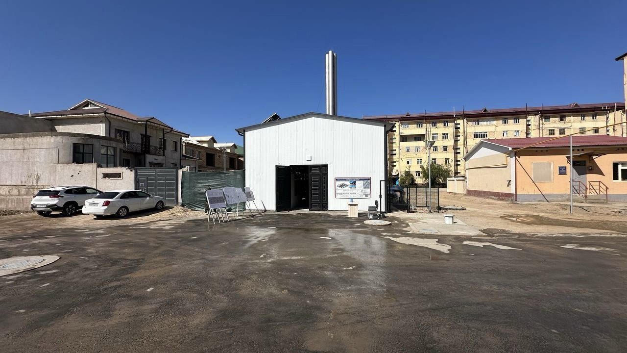 Prezidentimizning 2024 yil 24 dekabrdagi PQ-454-son qaroriga asosan Nukus shahri “Ko‘k-o‘zek” MFY hududidagi ko‘p qavatli uylarni markazlashgan issiqlik tizimi bilan ta’minlash maqsadida zamonaviy qozonxona qurildi.