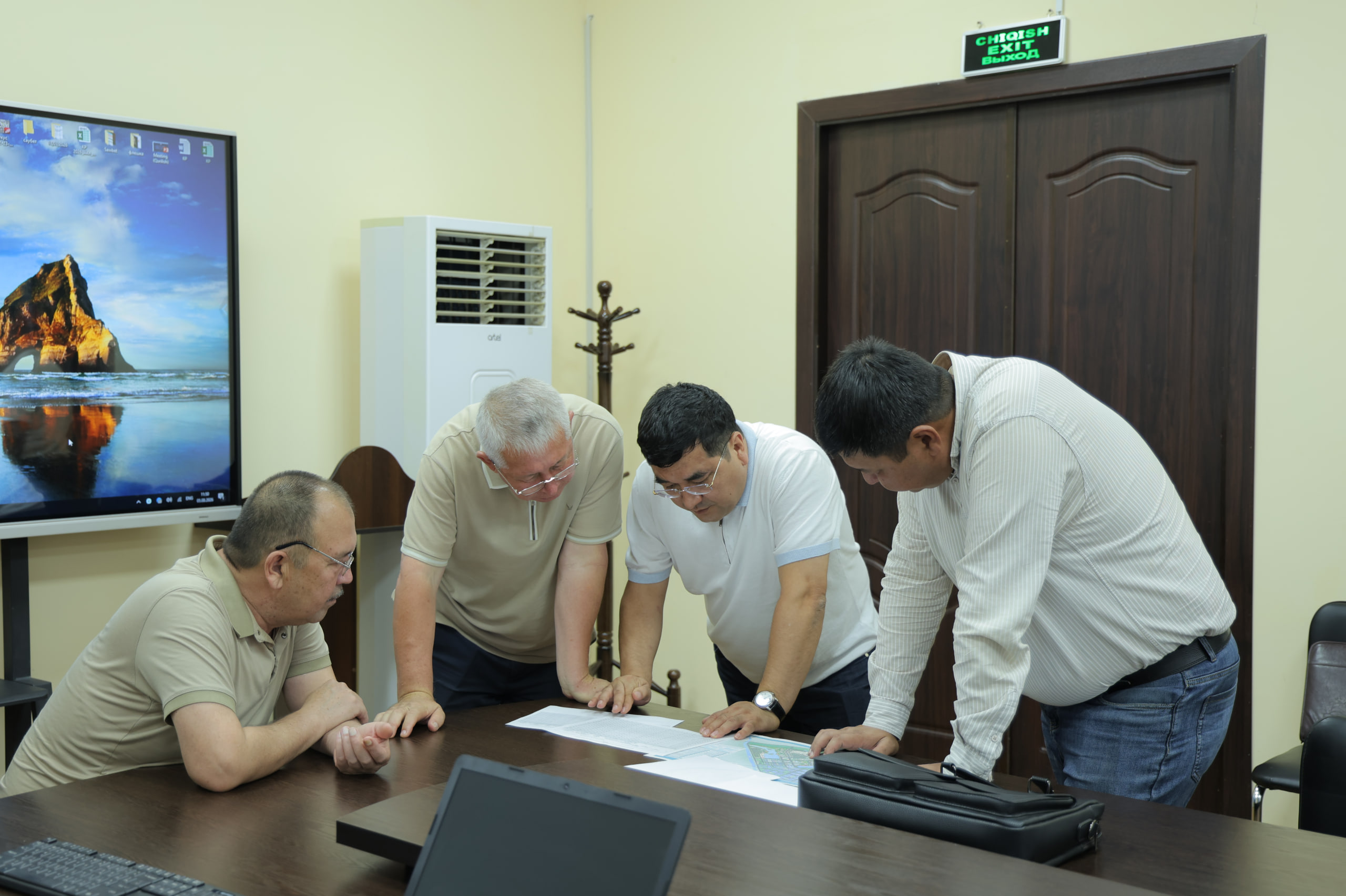 Qoraqalpog‘iston Respublikasida xizmat safari bilan bo‘lib turgan “Issiqlikta’minoti” AJ boshqaruv raisi Ilhom To‘rayev hududlarda amalga oshirilishi rejalashtirilayotgan yangi issiqlik ta’minoti loyihalari yuzasidan mas’ullar bilan muhokamalar o‘tkazdi